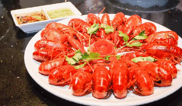 小龙虾什么部位不能吃,麻辣小龙虾头怎么吃