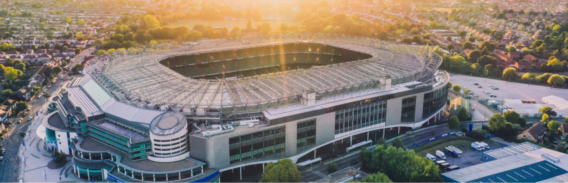 父亲节带着爸爸一起踢球,父亲节孩子和爸爸的篮球互动