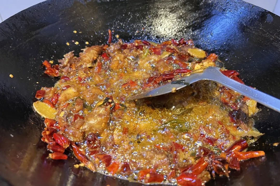 终于炒出了两锅会说自贡话的兔儿