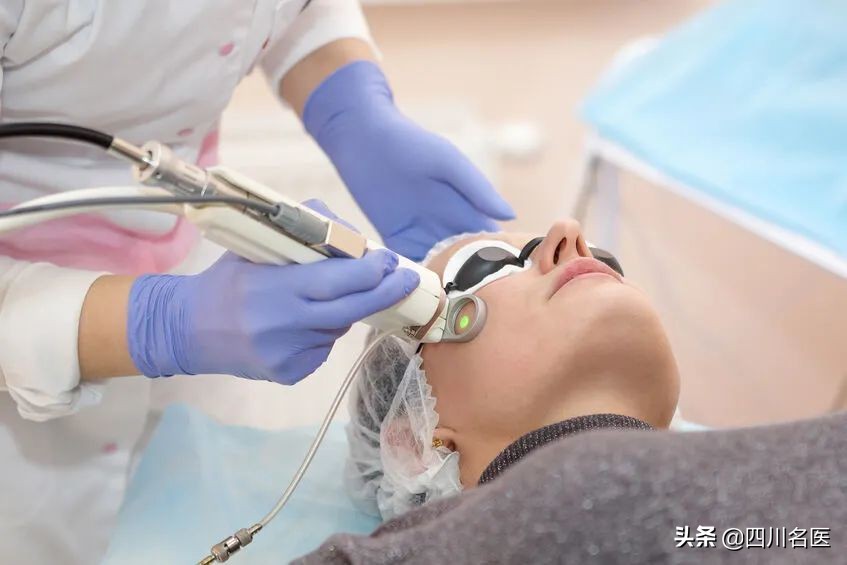 眼睛下面的粟丘疹能去掉吗,眼睛周围长的小米粒是啥