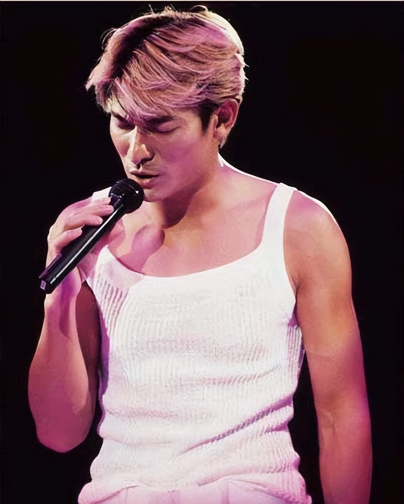 华晨宇刘德华开演唱会，刘德华用实际行动诠释谁是华语乐坛之神