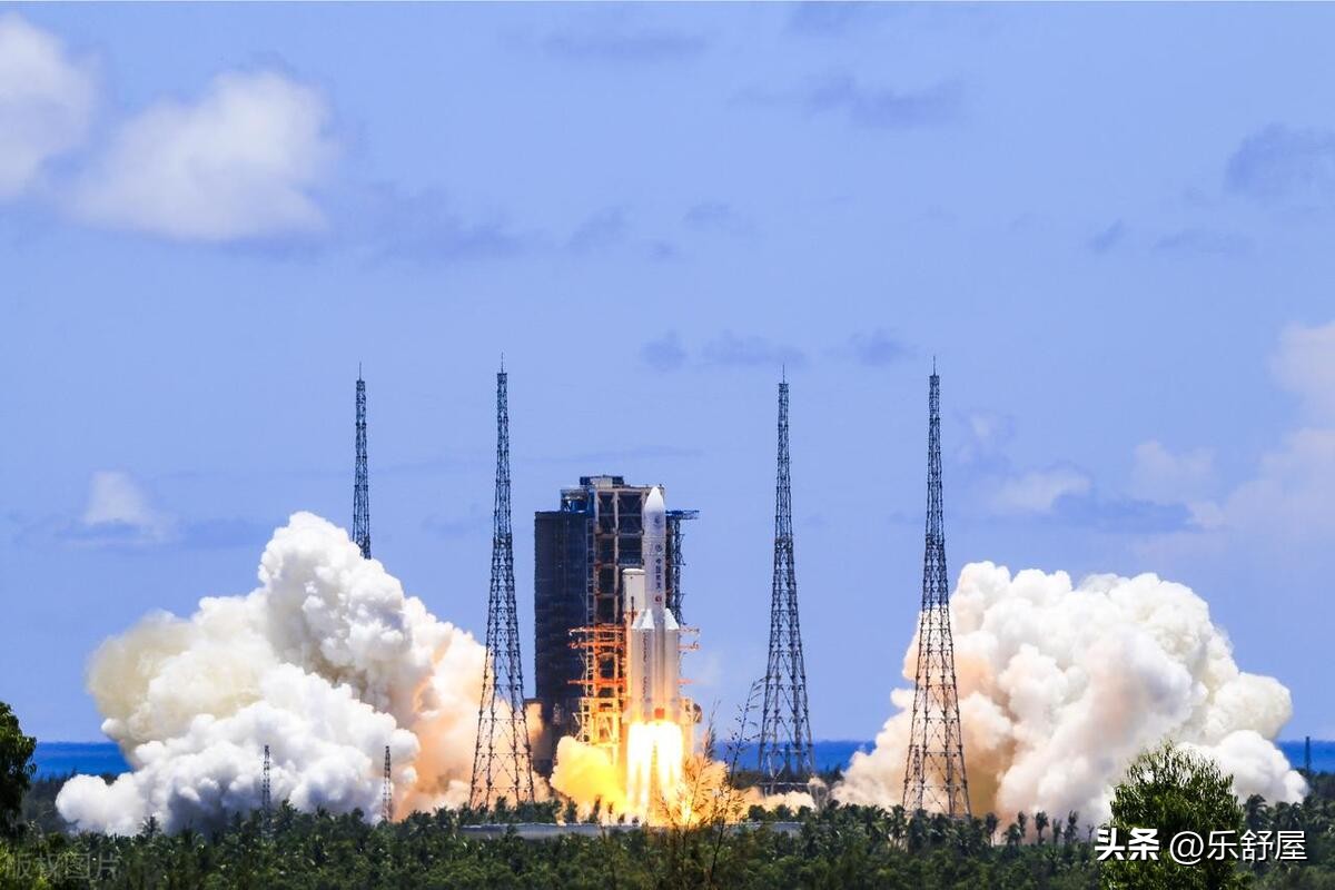 以磅礴之力筑中国盛世,凝青年人才夯强国之基