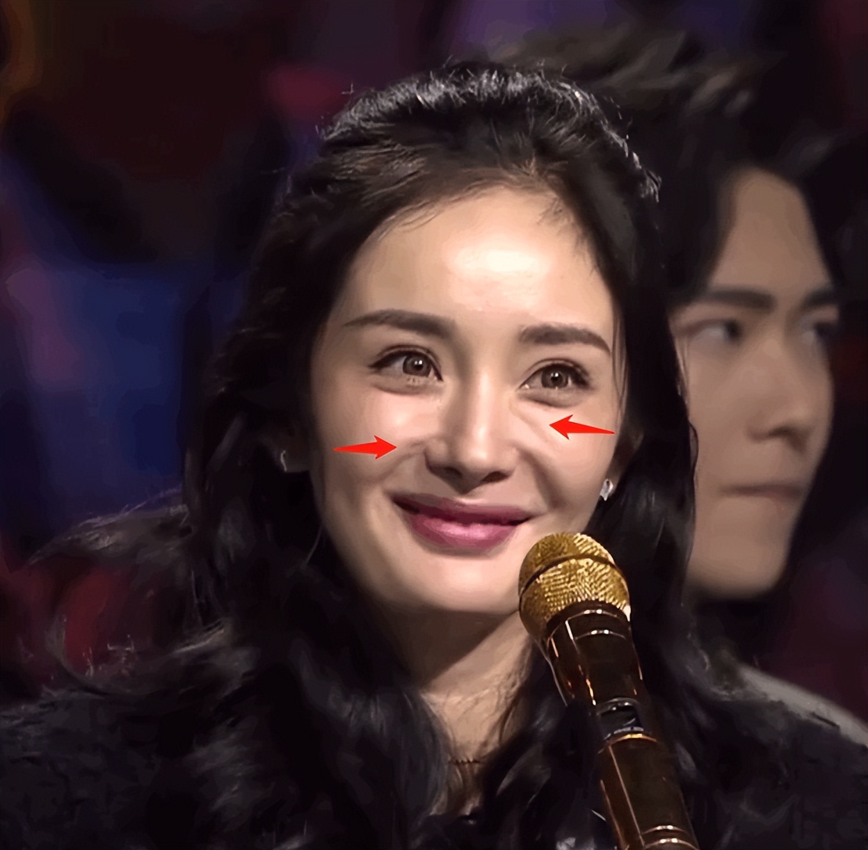 完美女神根本不存在！死皮、黑头、痘痘、毛孔…怼脸暴露真实颜值