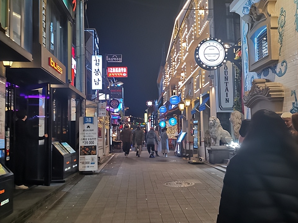 韩国首尔梨泰院踩踏事件最新消息,韩国艺人对梨泰院踩踏事件哀悼