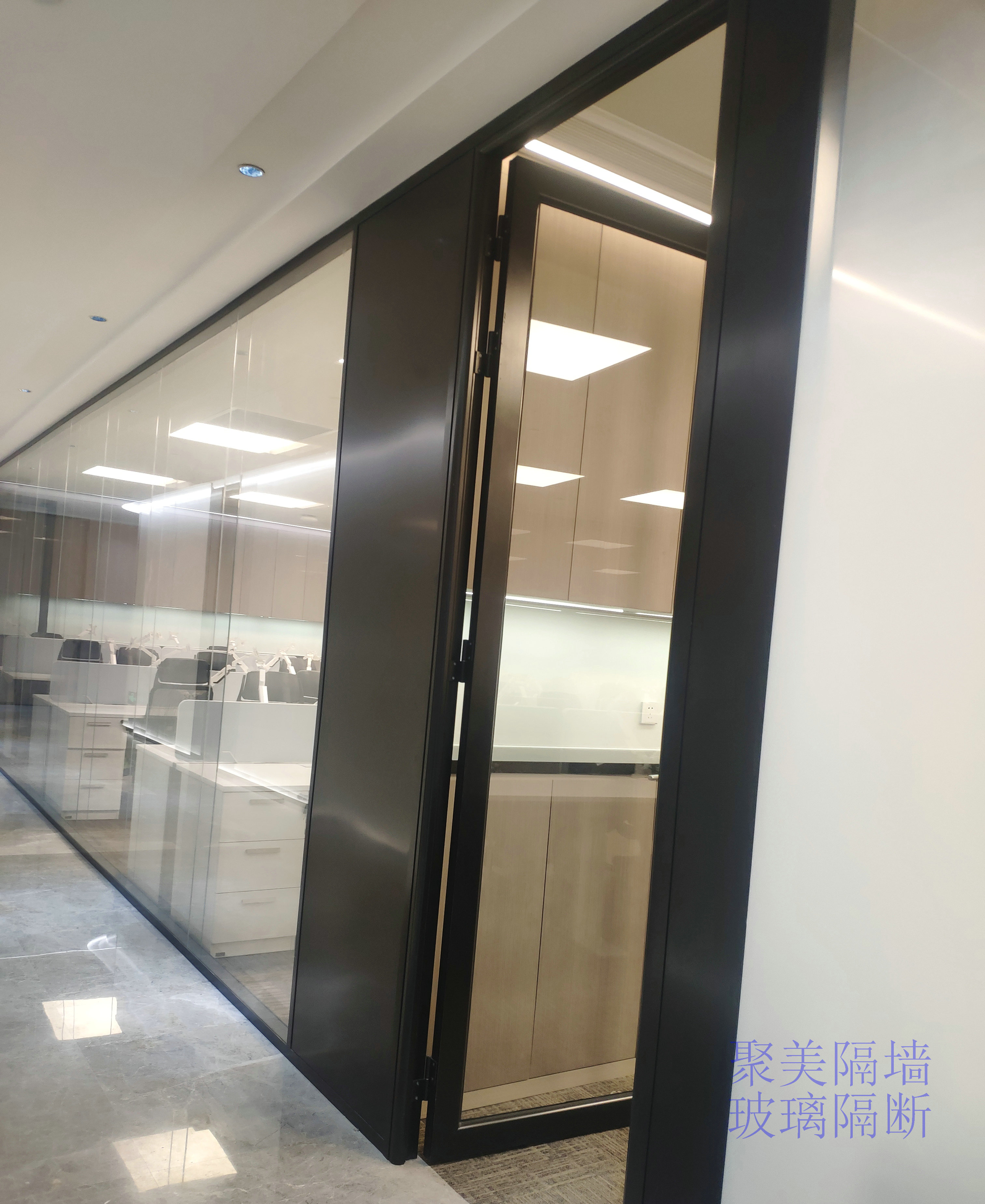 办公室玻璃隔断墙价格,办公室玻璃隔断墙多少钱一平方