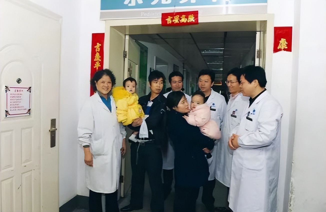 中国首例坐骨连体婴,坐骨连体姐妹分离成功了吗