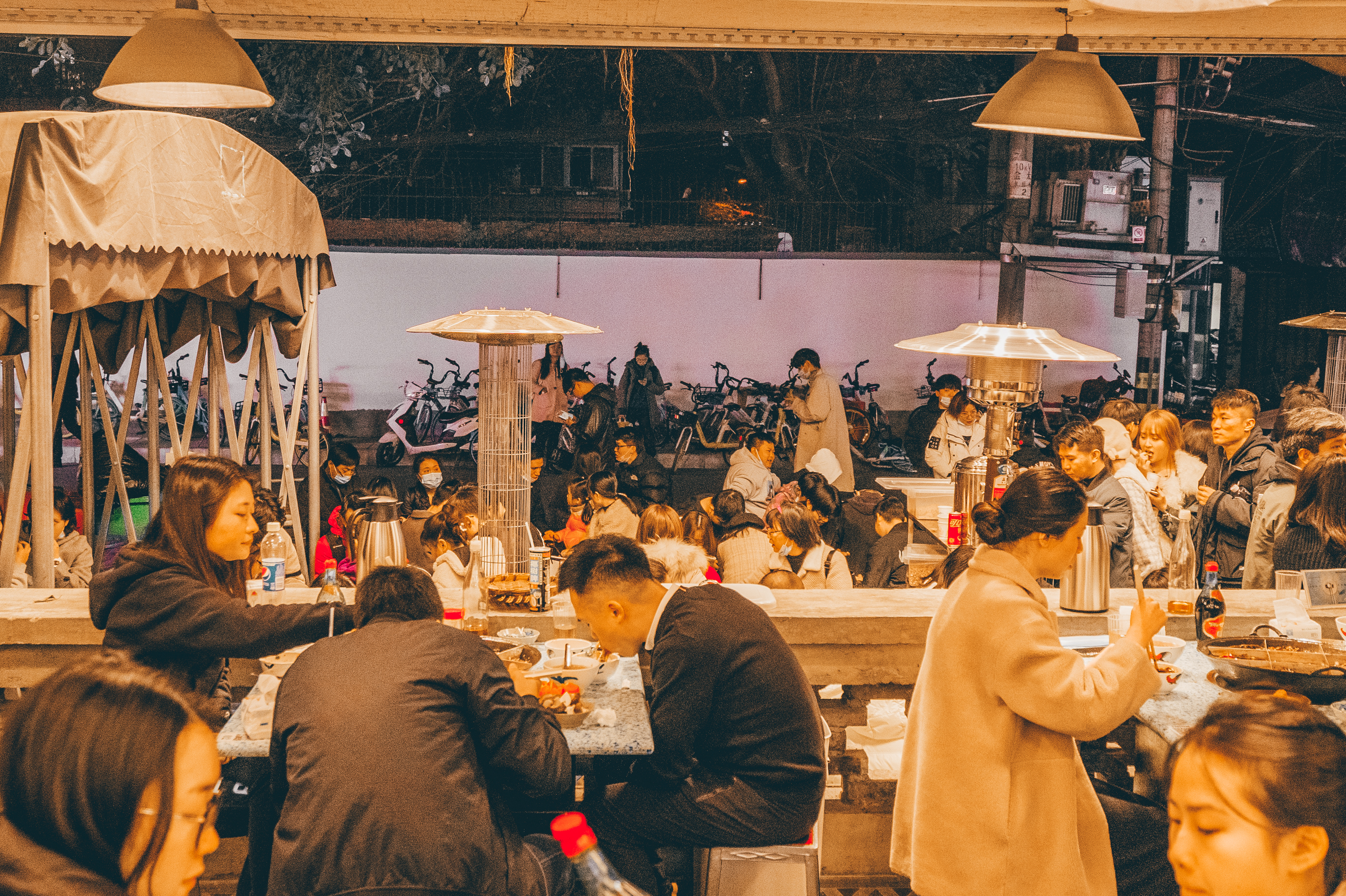 开火锅店赚钱吗利润和成本分析,开铜锅火锅店的利润怎么样