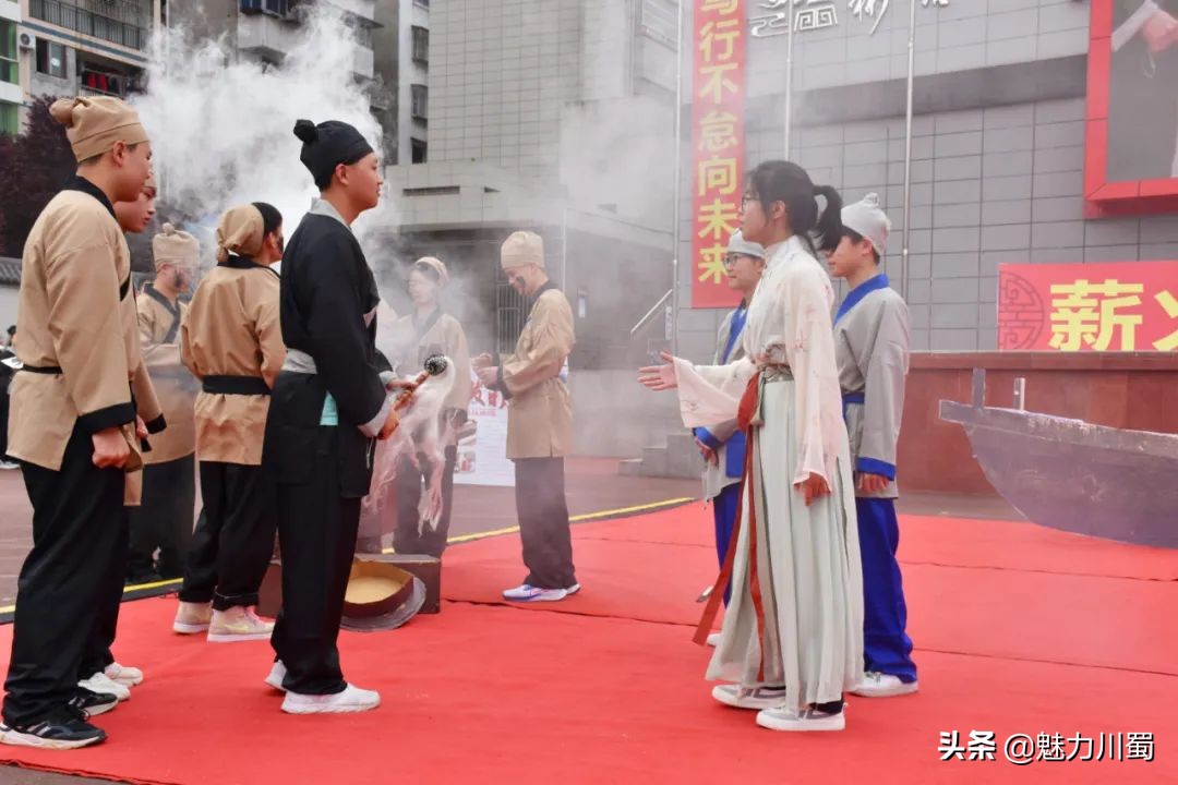 三台中学实验“薪火相传•奔向未来”第四届田径运动会隆重召开