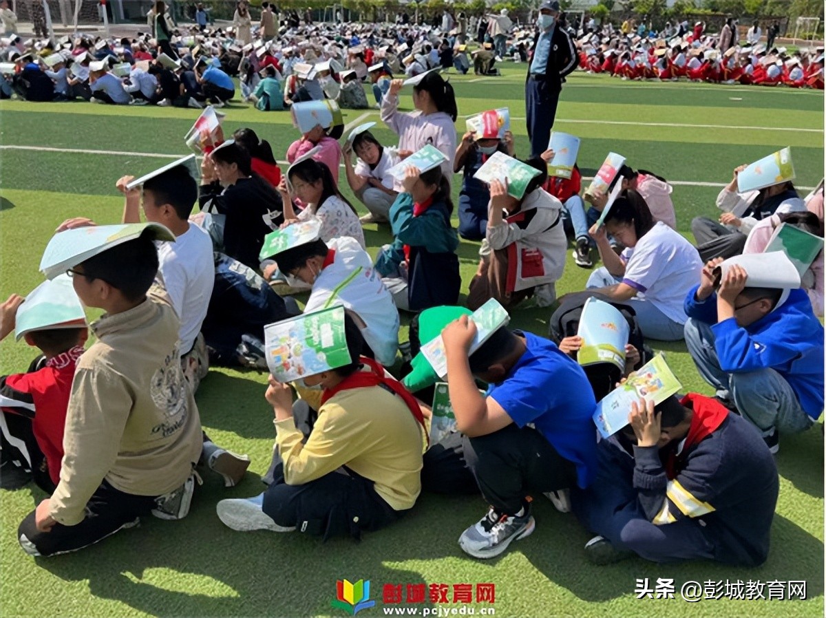 小学防震减灾安全教育简讯,遇地震莫惊慌