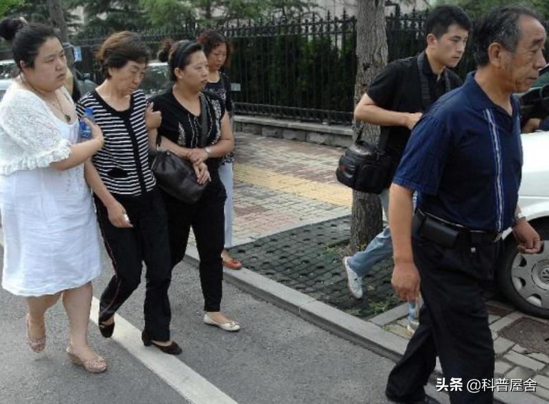 2011年大连当街打死交警案,2011大连杀害交警凶手如何判刑