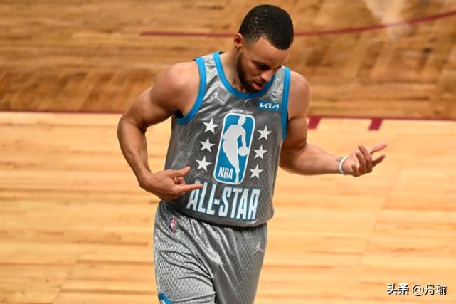 詹皇领衔众球星惊呼库里,nba评论詹姆斯隔扣加内特