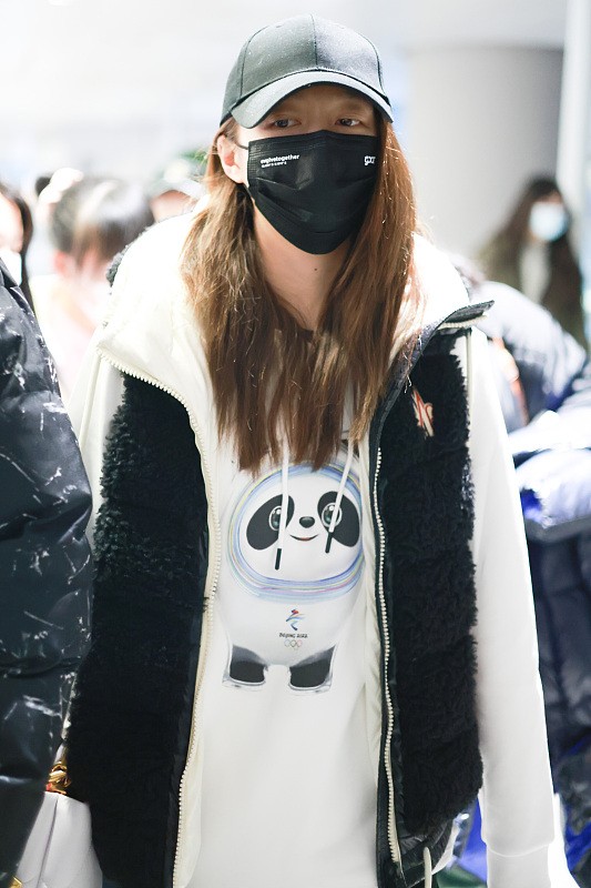 关晓彤红色卫衣是什么牌子,关晓彤蓝色卫衣照片