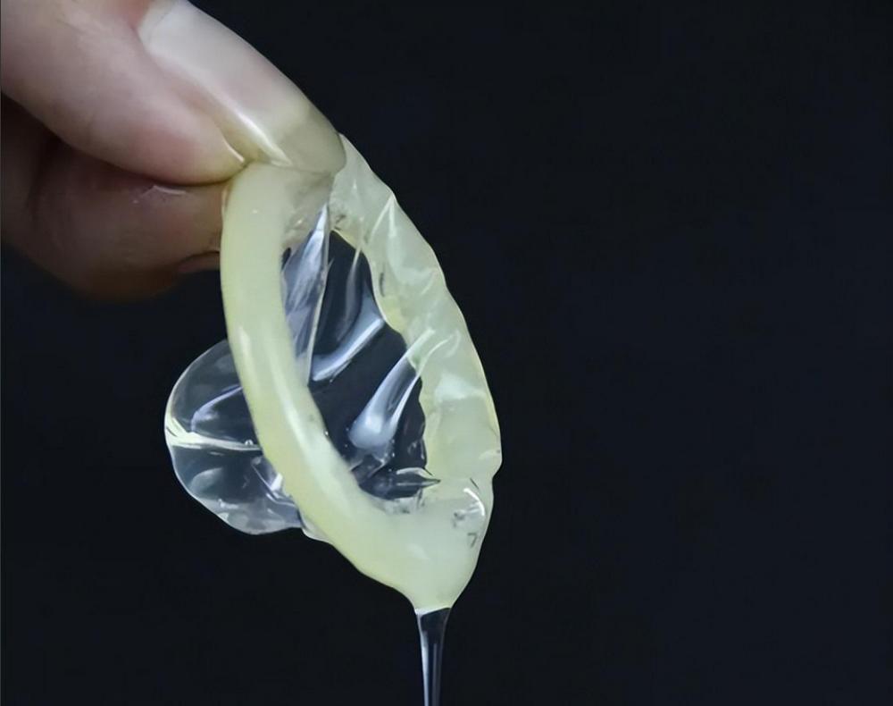 安全套的油对身体有害吗,安全套的油要不要擦干净