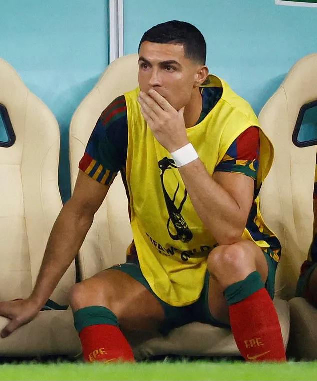 C罗女友一身价值180万英镑的行头看球，香奈儿是最便宜的配饰