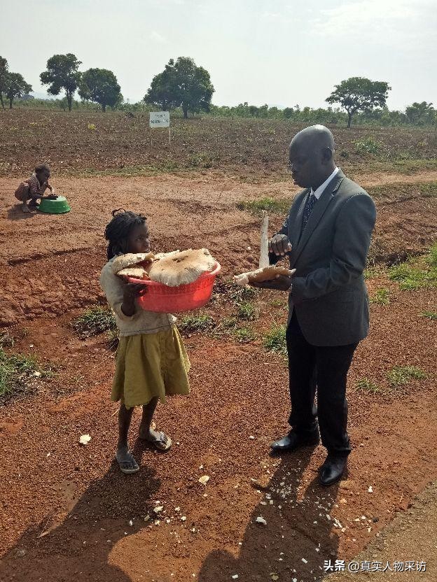 我吉林人,23岁到安哥拉务工,这里女多男少,竟可以娶四五个老婆