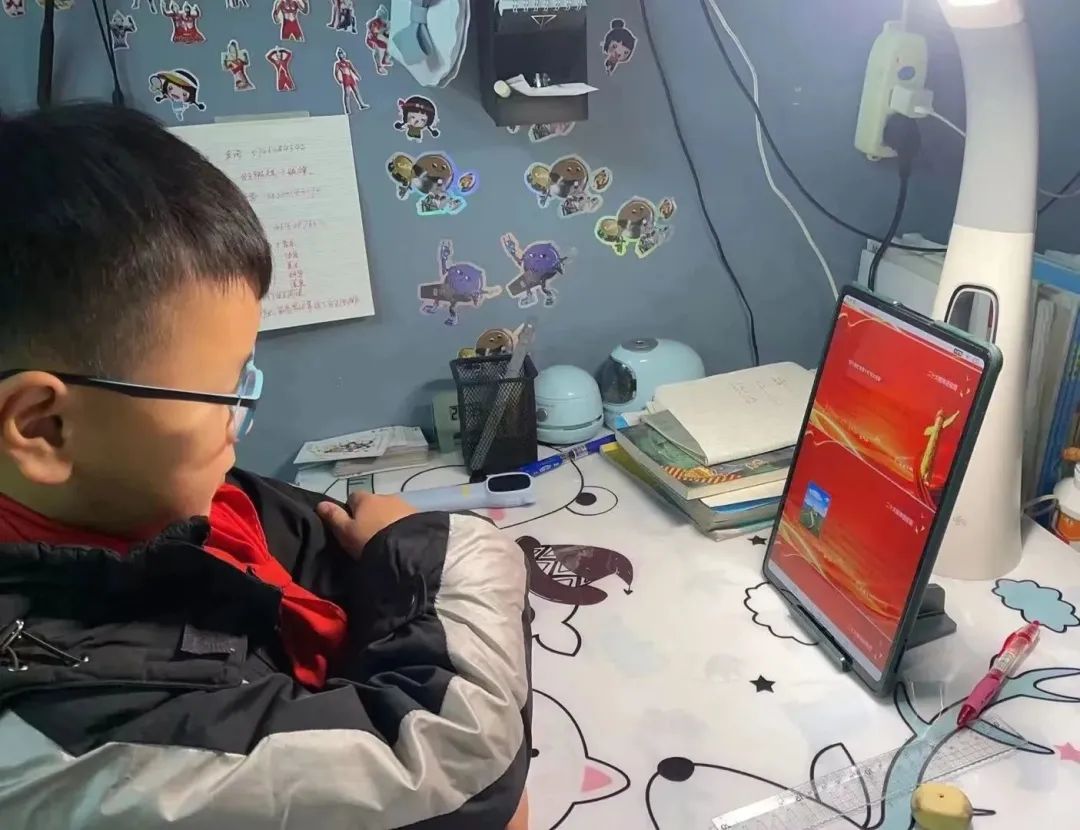 屯村实验小学开展“学习二十大，争做好队员”主题教育活动