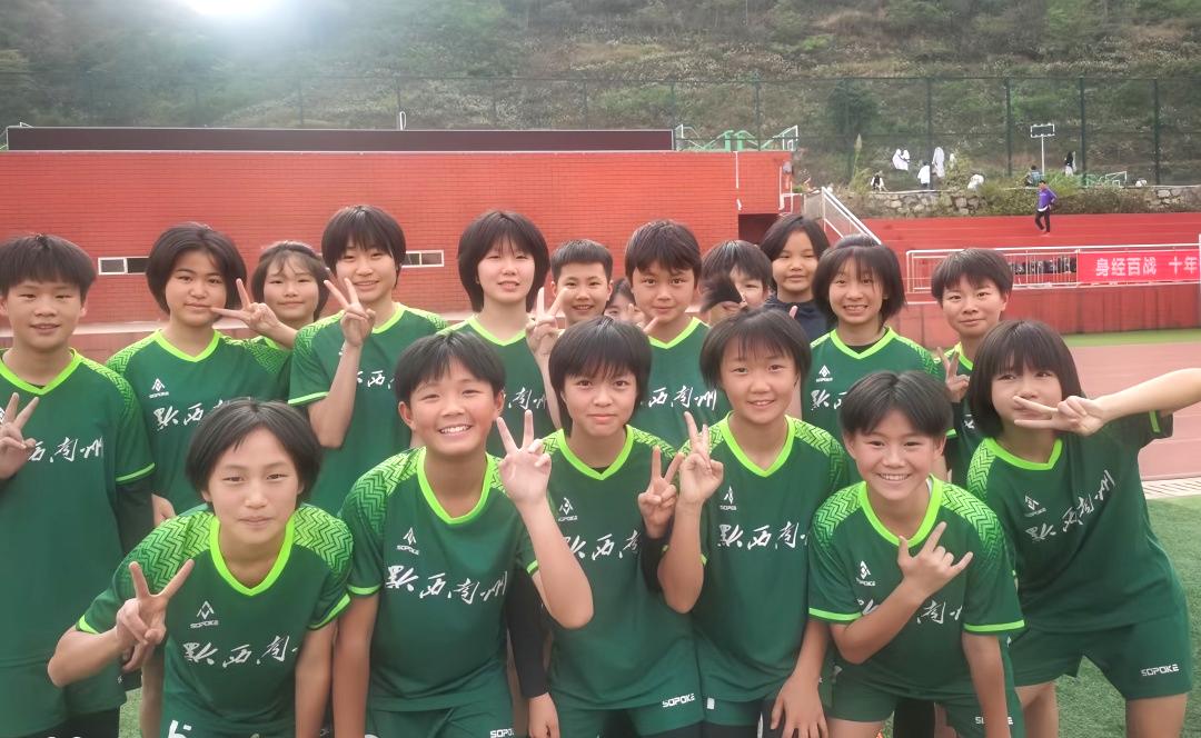 这里山乡气象新丨听，“警察教练”和女孩们的足球梦
