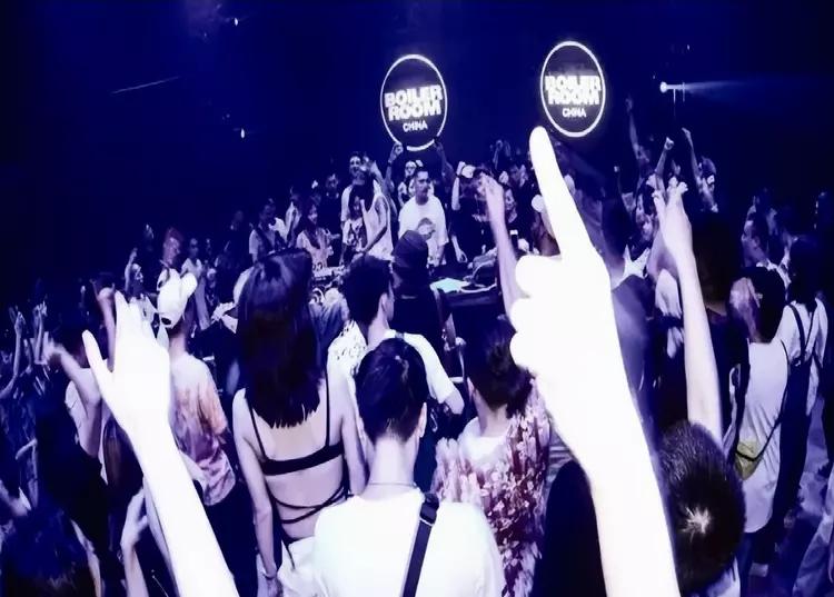 重庆“好色院长”落马记：有20多个情人，自称：招人喜欢，没办法