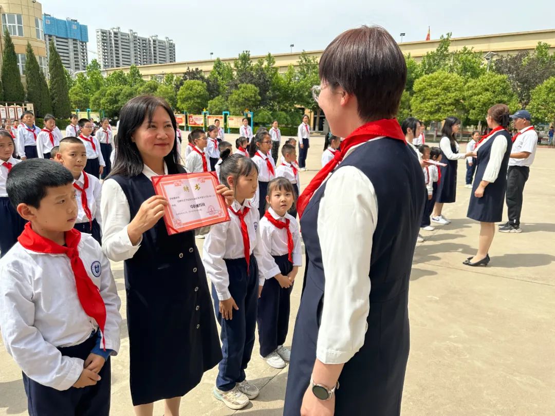 学习二十大争做好队员——盐湖区舜帝复旦示范小学少先队员分批入队仪式