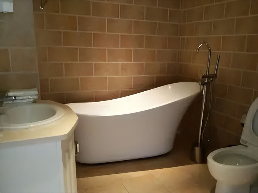 浴缸发霉怎么擦都擦不掉怎么办,浴缸釉面没了怎么清洗