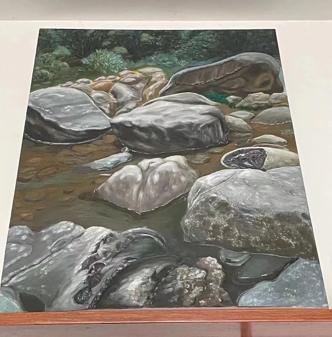 57岁北漂女工，在女厕3㎡管道间里画画：这里安放我的灵魂