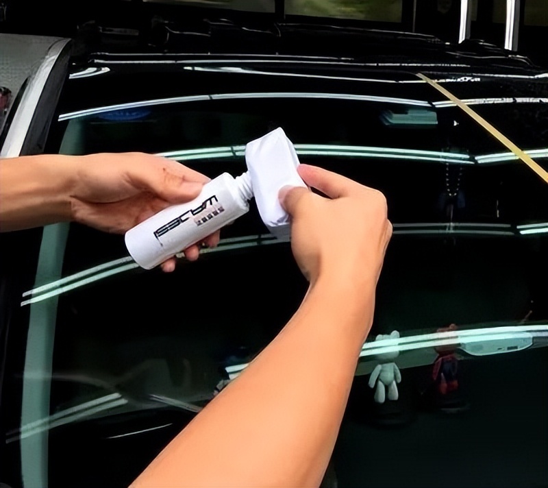 如果车窗起雾该开什么,雨天车窗外起雾正确做法