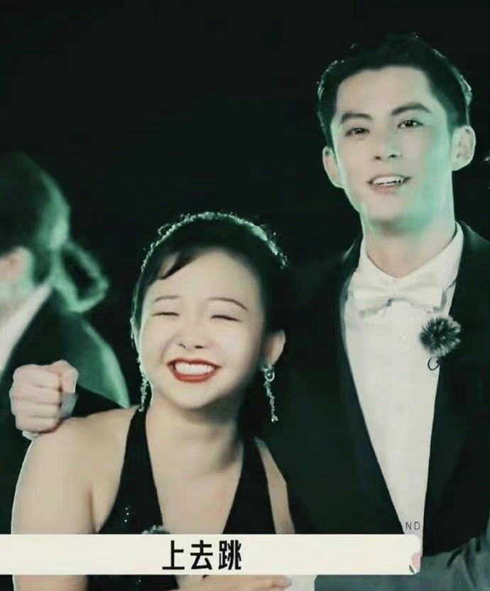 王鹤棣出席活动微博惊艳,王鹤棣一夜爆红的反应