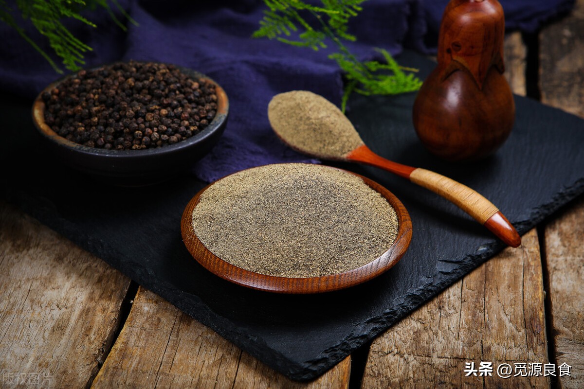 黑白胡椒的用处,黑白胡椒食用起什么作用