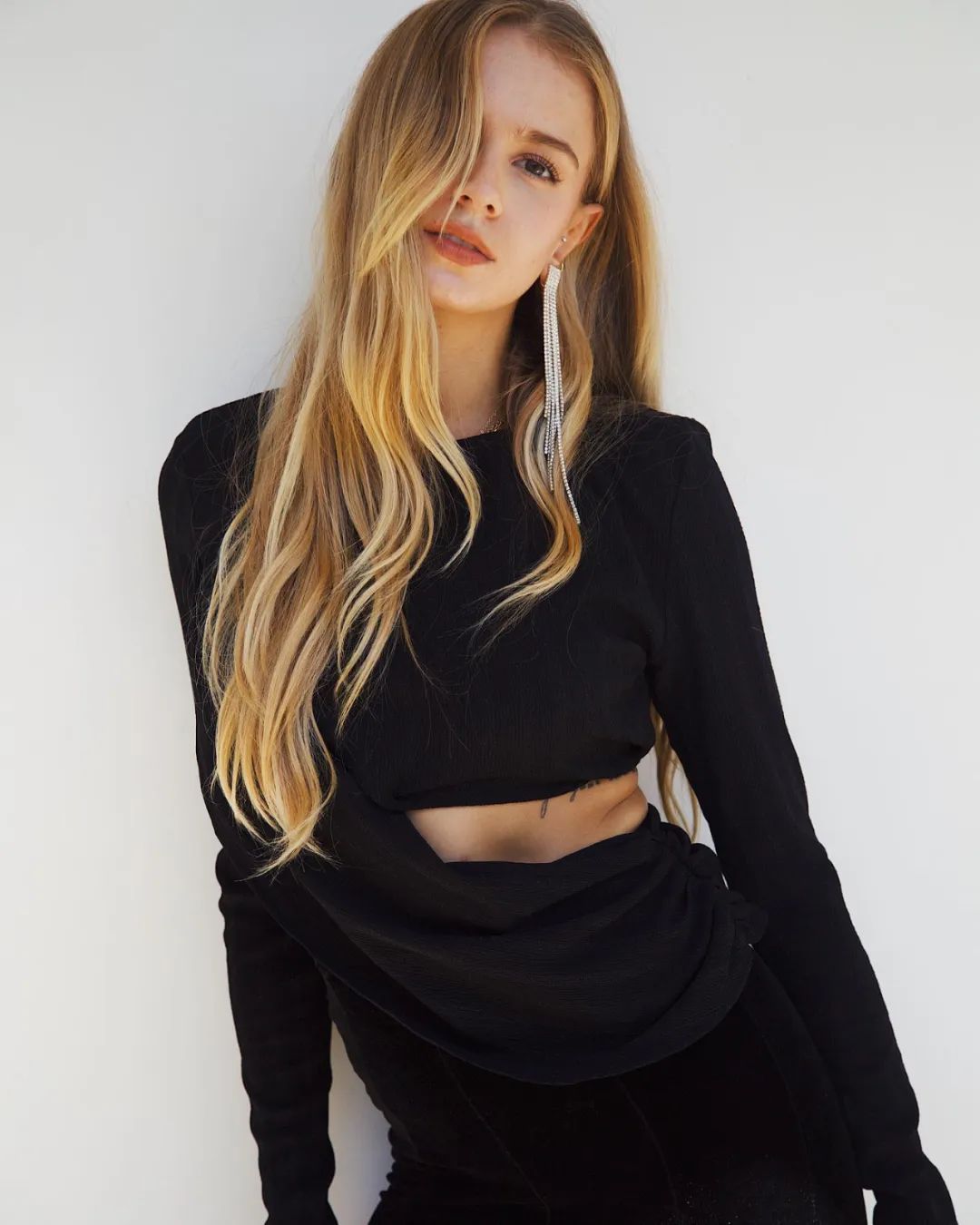 巴西男模特与女友迎接双胞胎，即将走进婚姻殿堂结婚