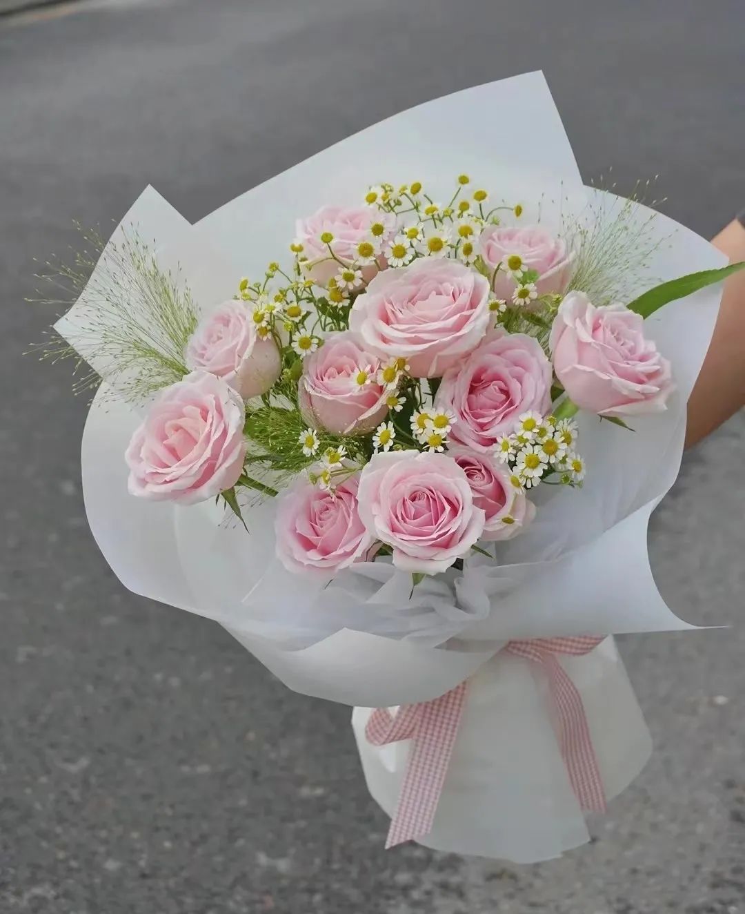 情人节送花送点酒,情人节送花不知道要送什么