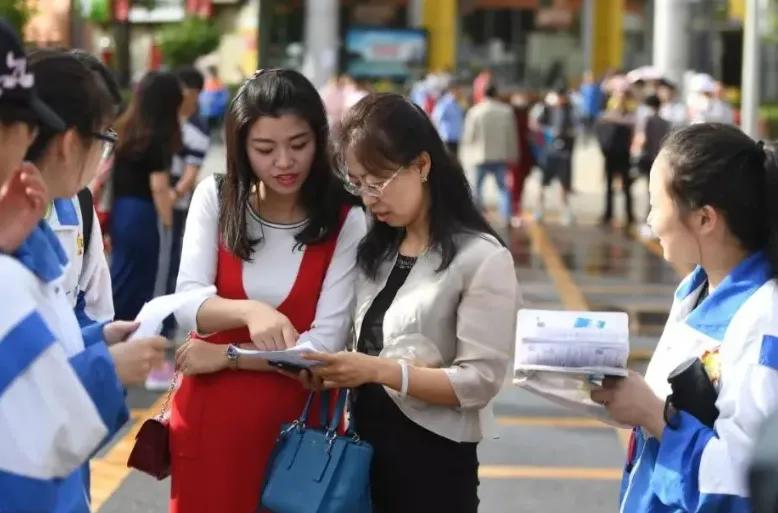 29岁海归女带混血娃征婚叫什么,29岁海归女带混血娃征婚直播