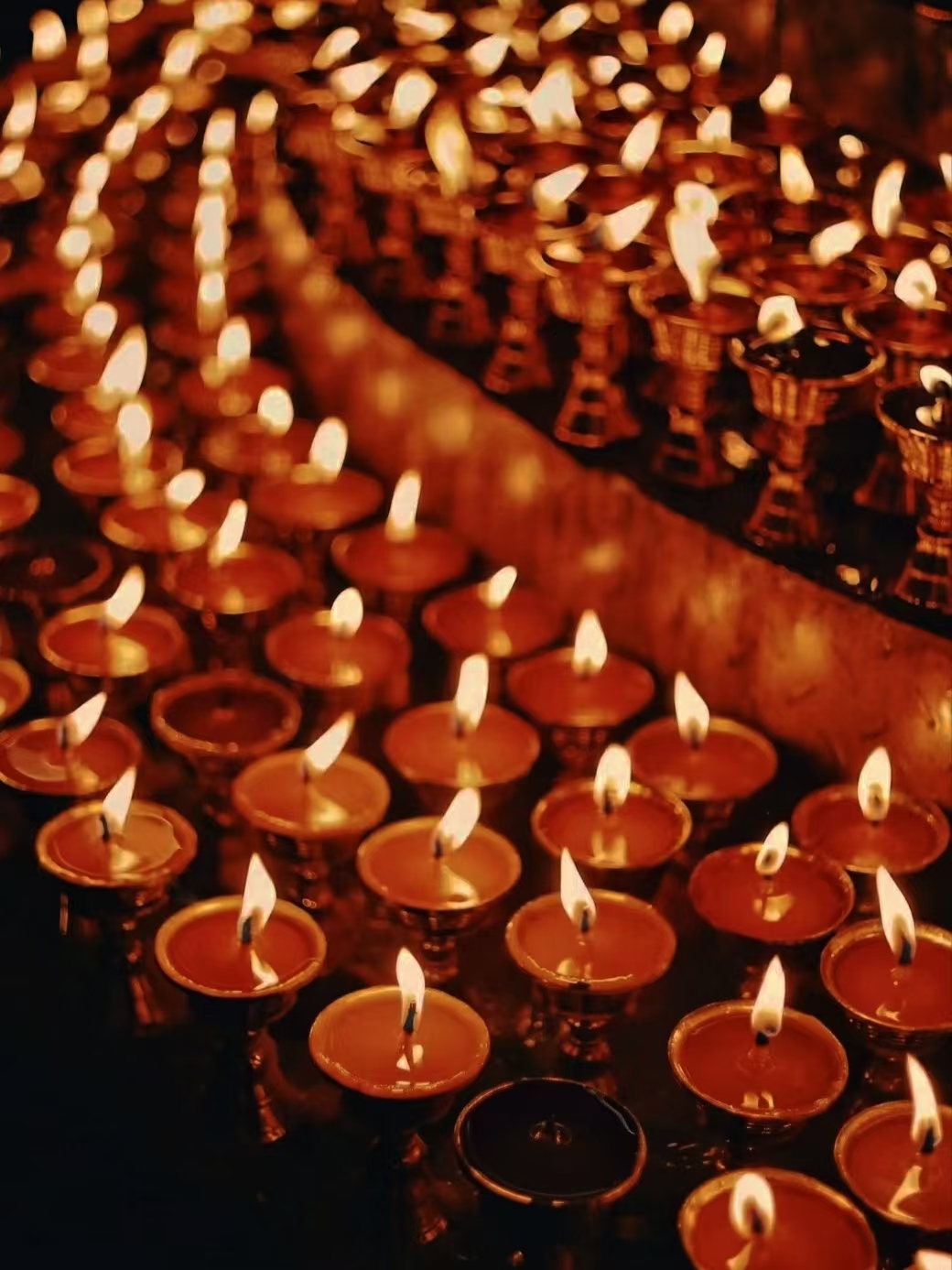 拉萨大昭寺最热闹的街 (拉萨大昭寺夜晚人山人海)