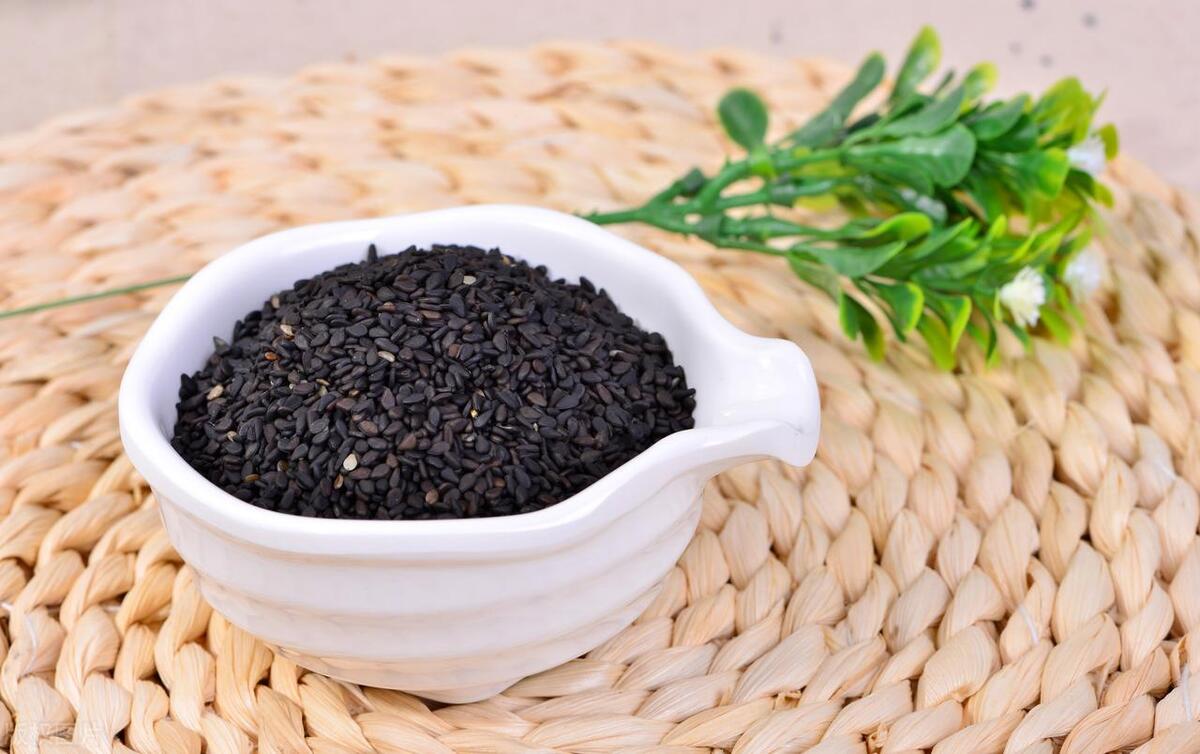 小火炒芝麻要炒多久,炒芝麻怎么不崩