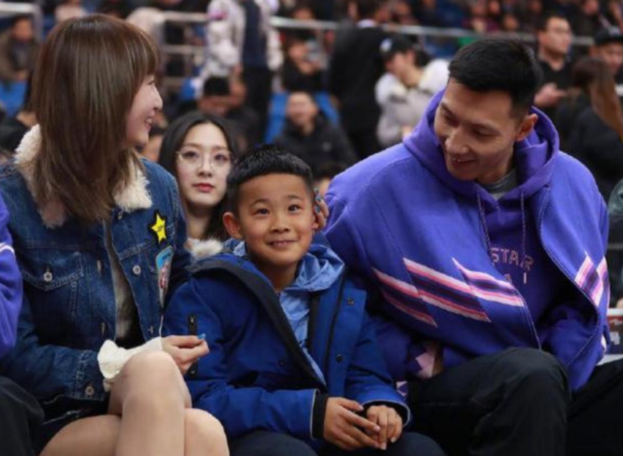 易建联和荆灵婚礼,易建联娶巴西宝贝