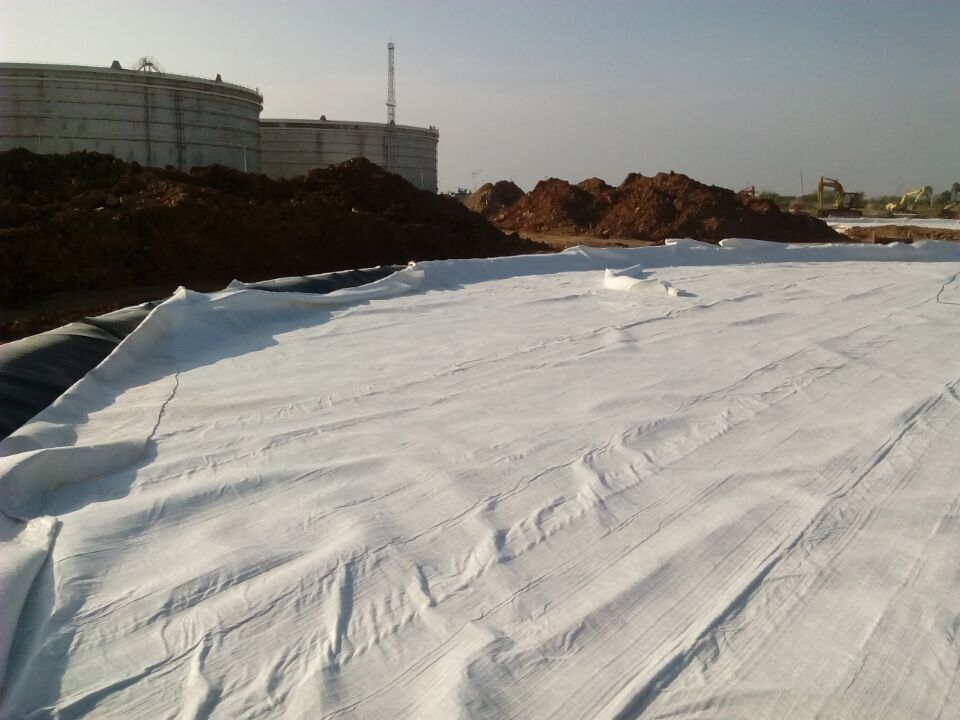 新疆防渗复合土工布,周口复合土工布报价