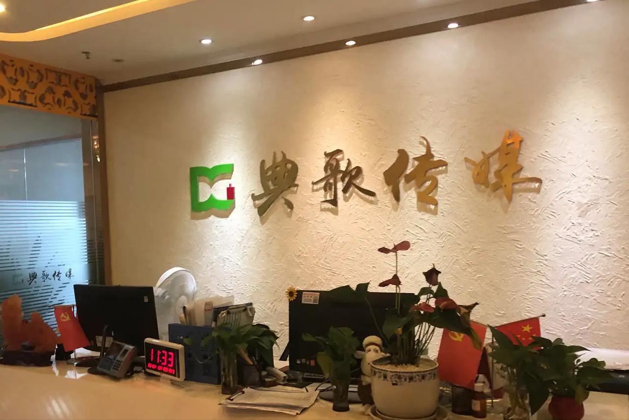 暗藏*情交色易**，打擦边球？这个爆火的产业，为何很难“单纯”？