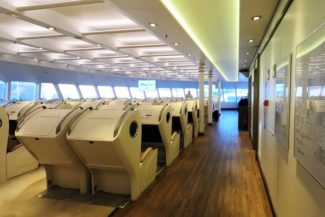 花了6000元在海上吃西餐,花了8000块钱到河里面吃一顿饭