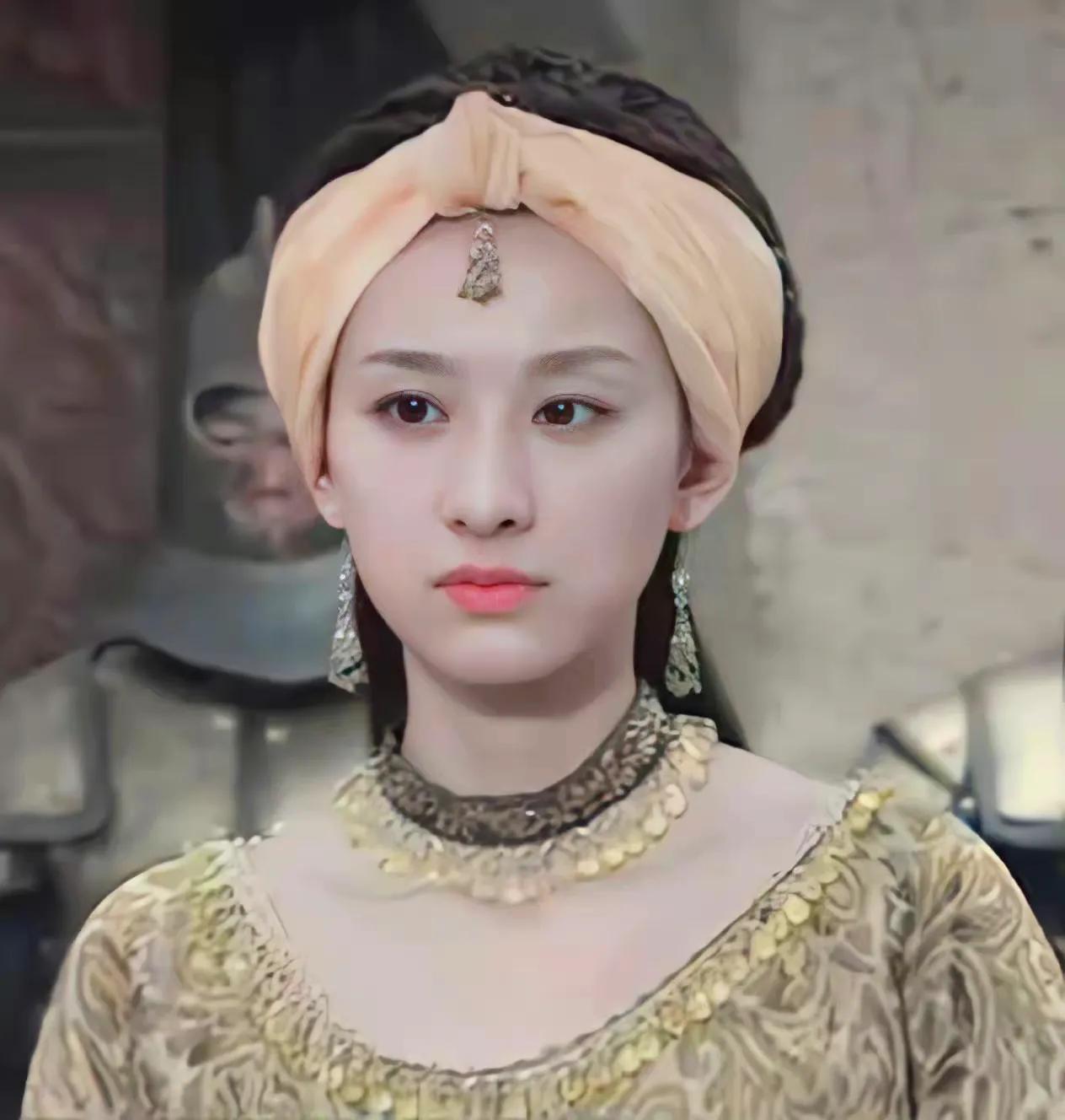 42岁胡杏儿三胎月底出生,胡杏儿41岁近照曝光