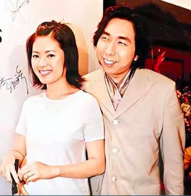 54岁李丽珍罕见亮相,56岁的李丽珍近况如何