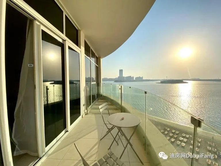 迪拜朱美拉皇冠假日酒店,迪拜朱美拉小镇