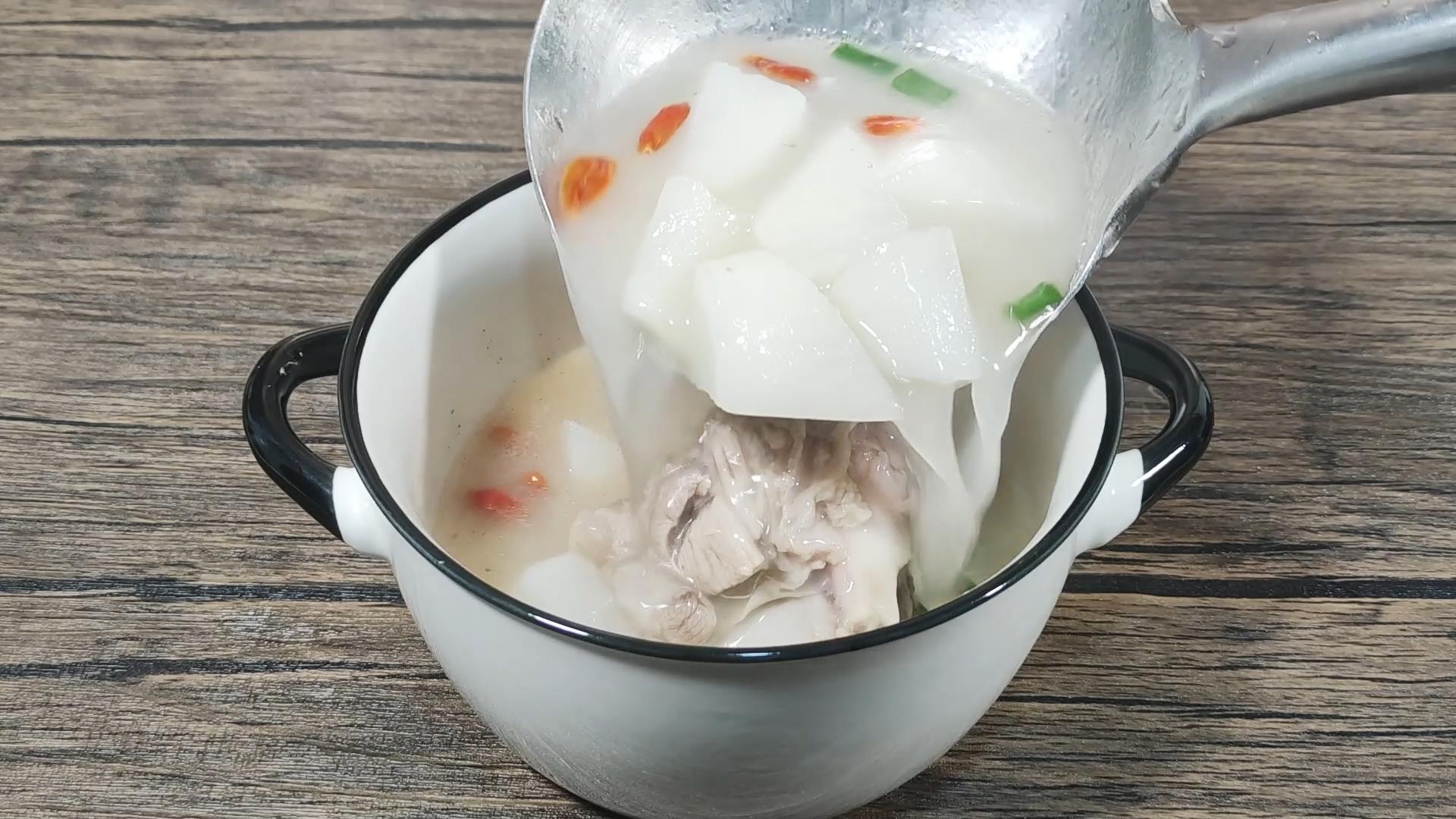 炖骨头汤牢记两放2不放的诀窍,炖大骨头汤的正确方法