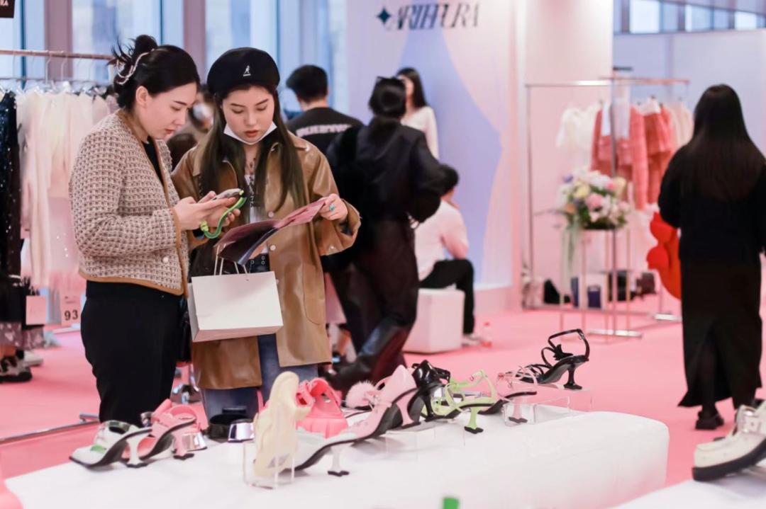 中国国际时装周发展,深度观察春秋时期