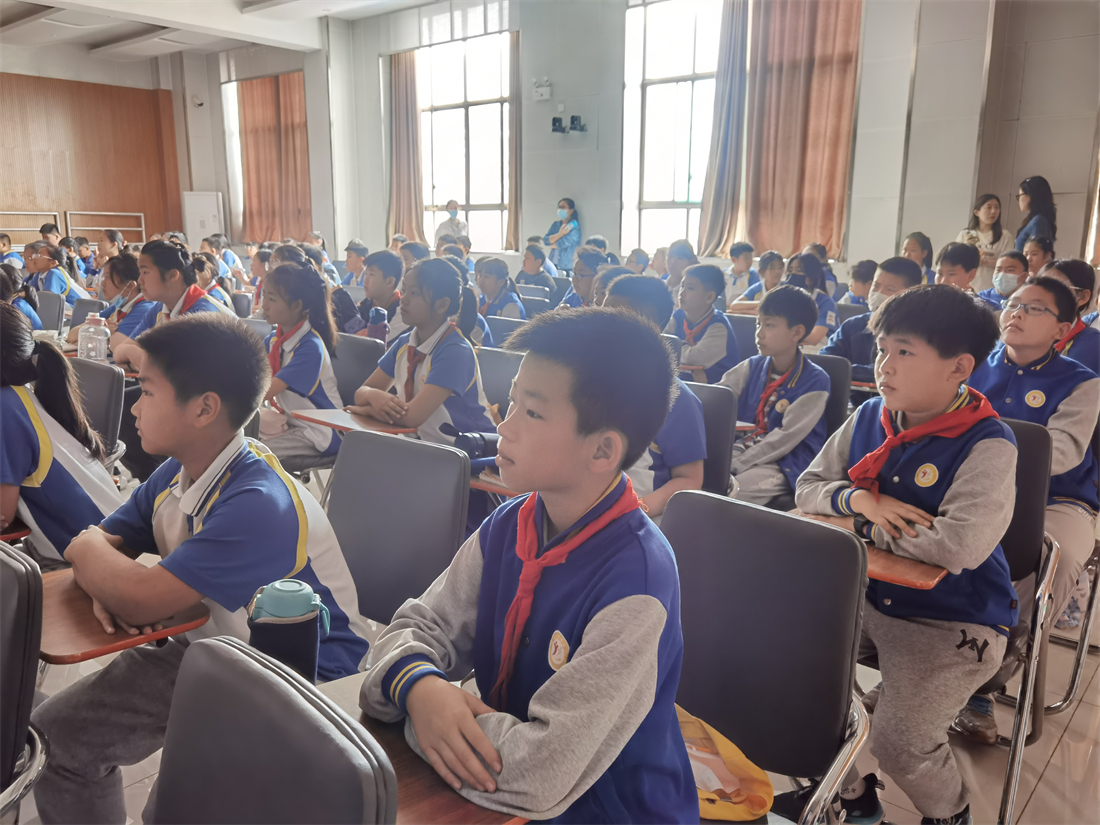 国防教育进校园同心共筑强国梦,国防教育进校园师生共筑复兴梦