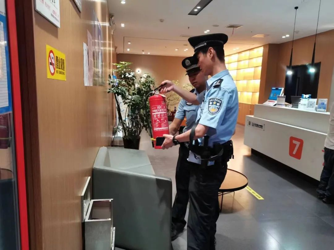 夏季治安打击整治“百日行动”丨尽锐出战！河南洛阳公安全力开展夏夜治安巡查宣防第二次集中统一行动