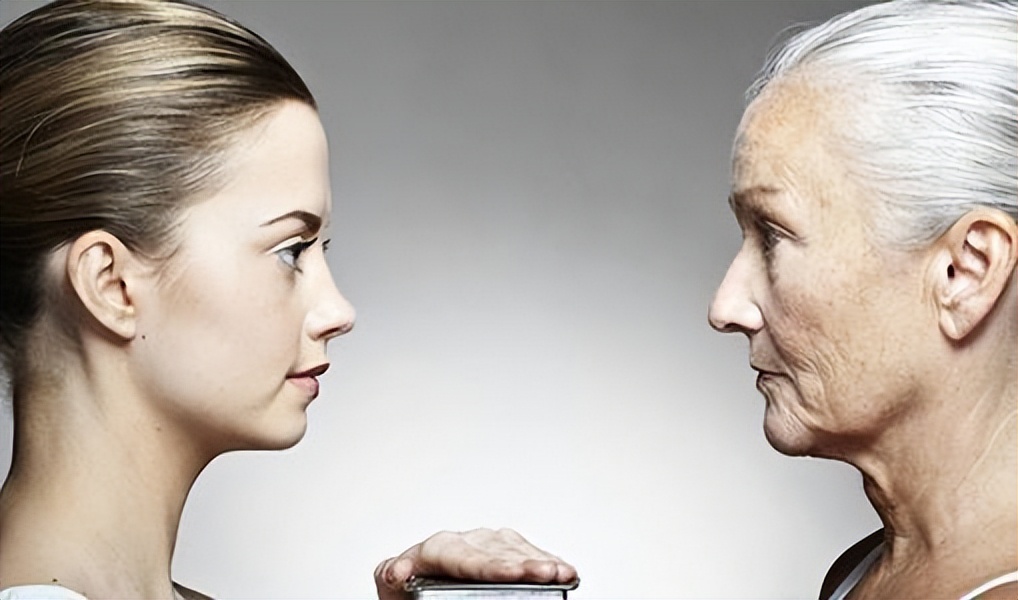 女人40岁后要多善待自己，常吃四种“零嘴”，补充“天然”雌激素