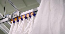 在这里，火车上的卧具天天都是大“洗”之日