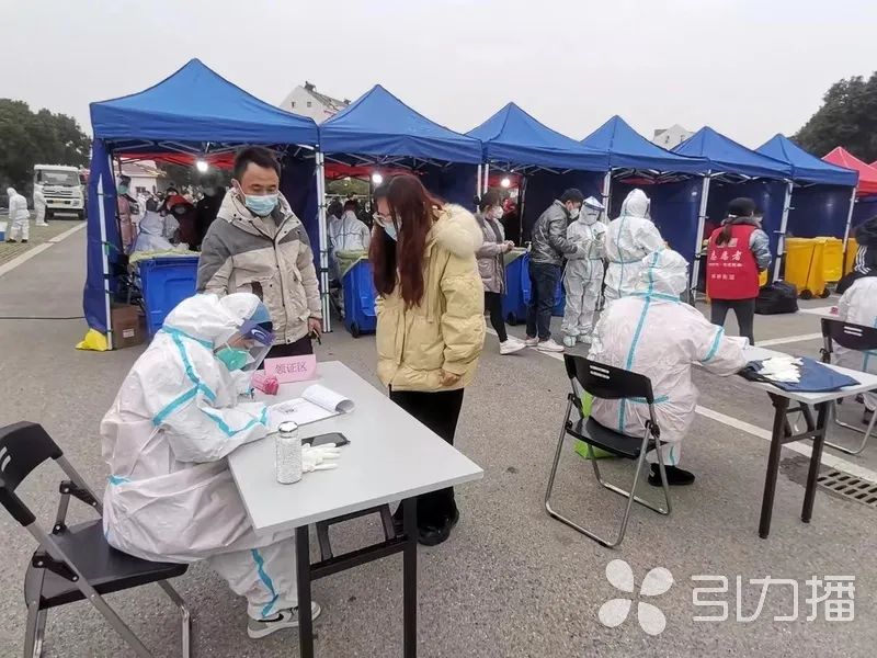 苏州已81例阳性，紧急拨付1.2亿用于疫情防控|黄码孕妇顺产“虎妞”、老人坐上采样接送车