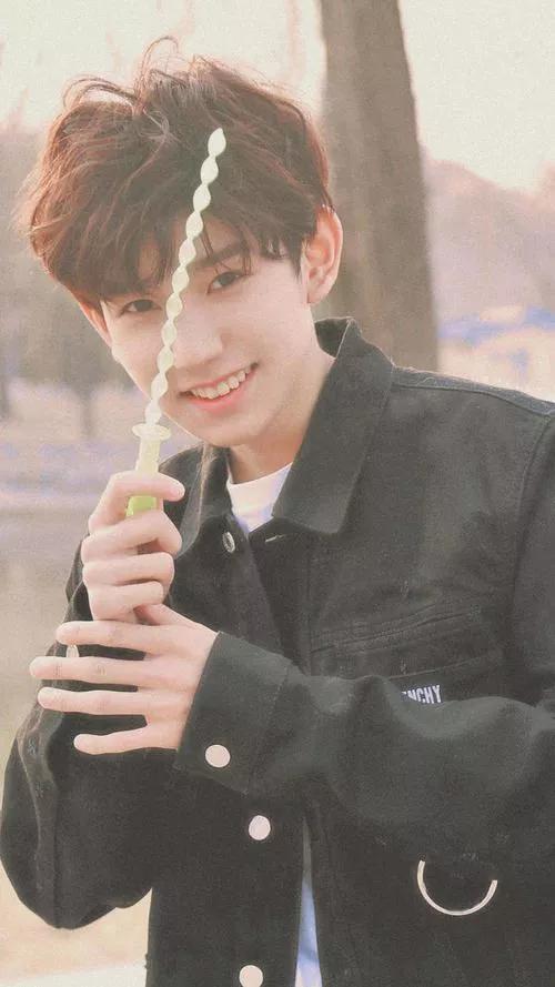 王源图片手机壁纸手控,王源壁纸女生专用高清