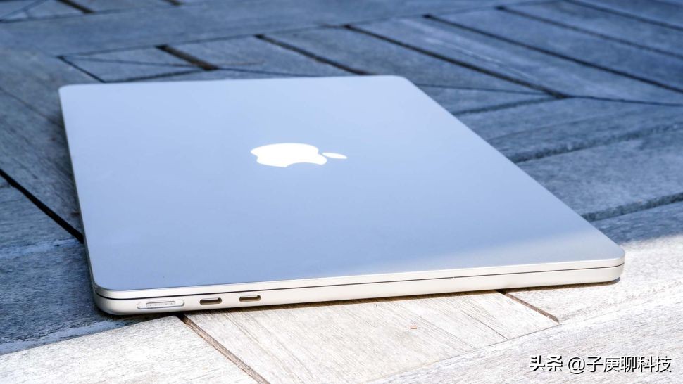 macbookair最新款m2,苹果新款macbookairm2256够用吗