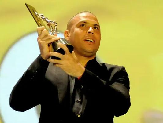 贫民窟里产凤凰，他们没有特供的海参，却成了顶级球星